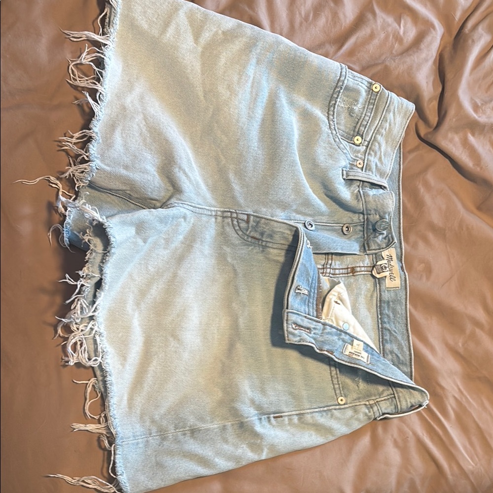 Madewell Mom Jean Frayed Jean Shorts Size 29